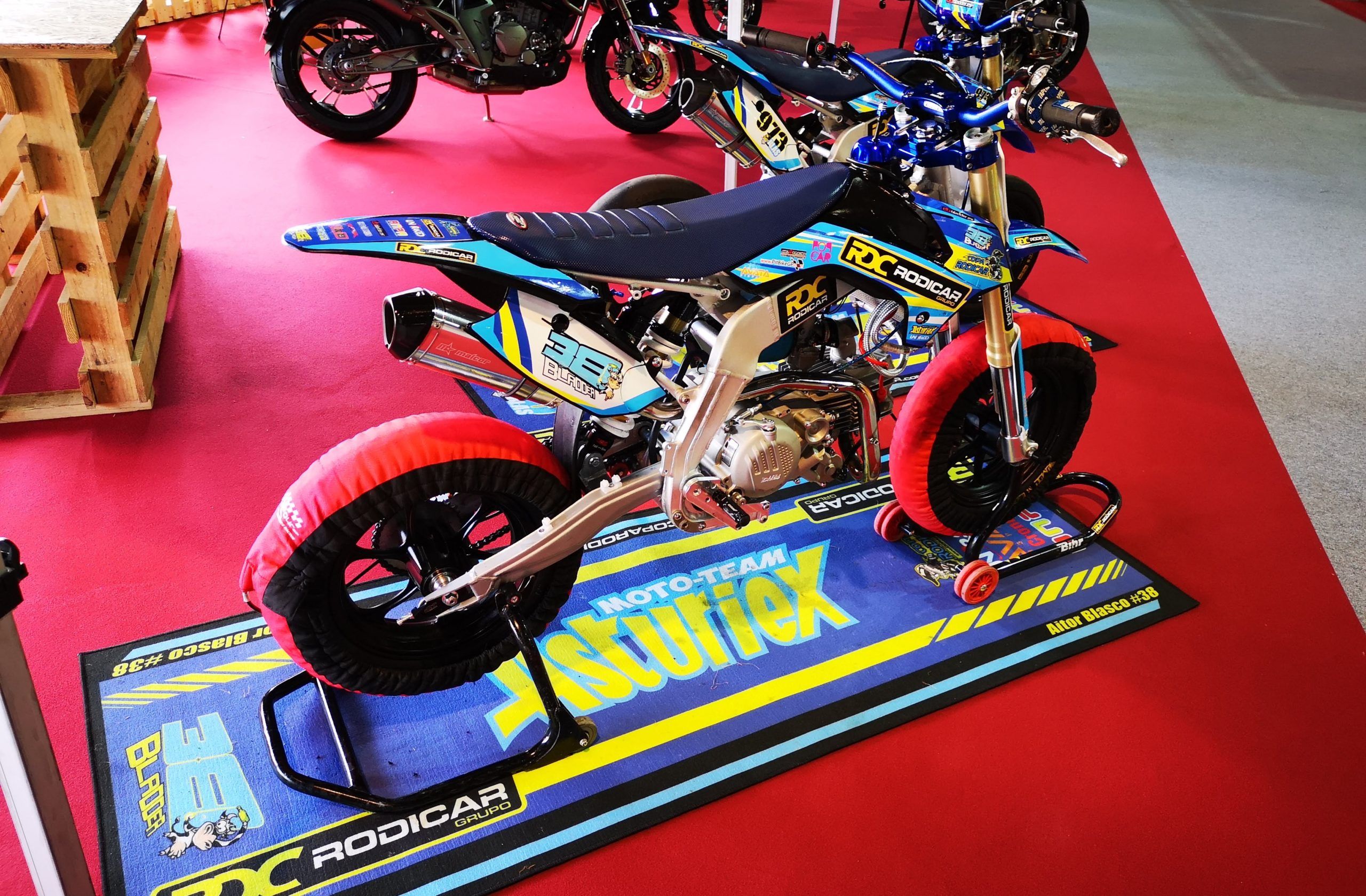 Motocicleta de competición con colaboración Rodicar